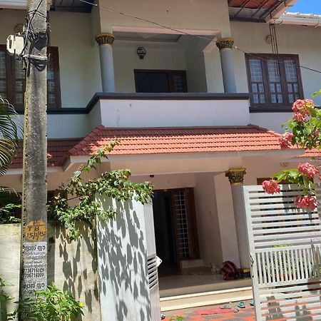 Palliyathayil Home Stay アーラップーザ県 エクステリア 写真