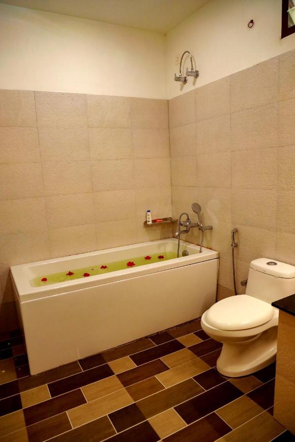 Palliyathayil Home Stay アーラップーザ県 エクステリア 写真